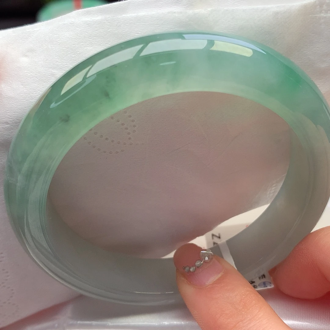 翡翠手镯未镶嵌天然翡翠55-56飘果绿起荧光