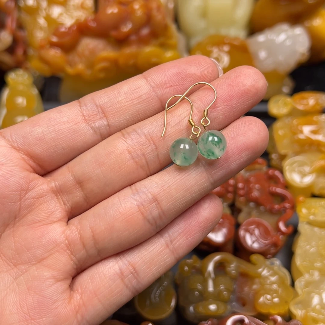 石英质玉（黄龙玉）未镶嵌颈饰