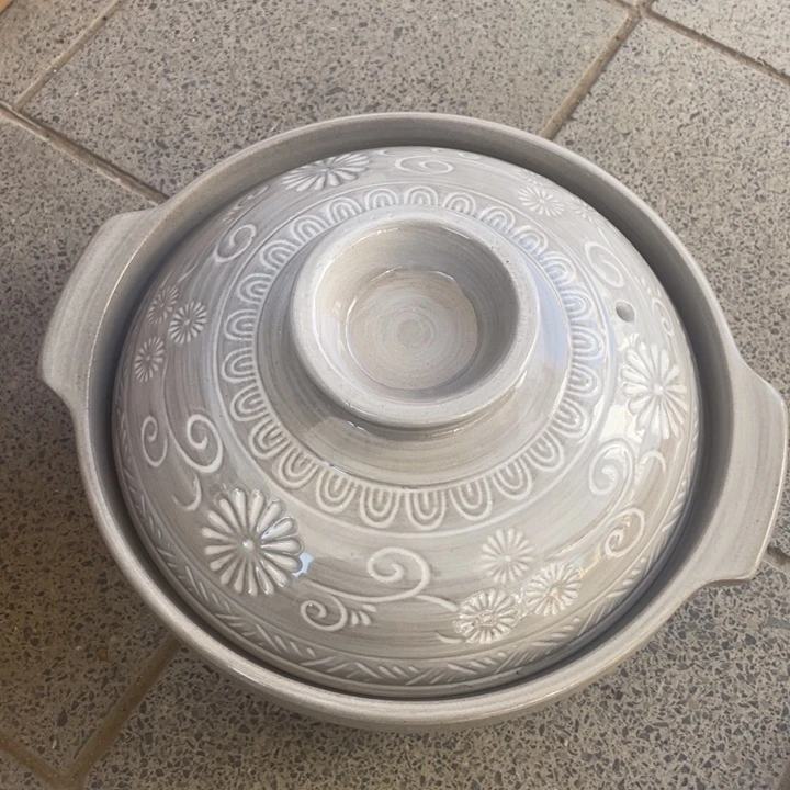 阳***窗摆件陶瓷盘子碗砂锅都有