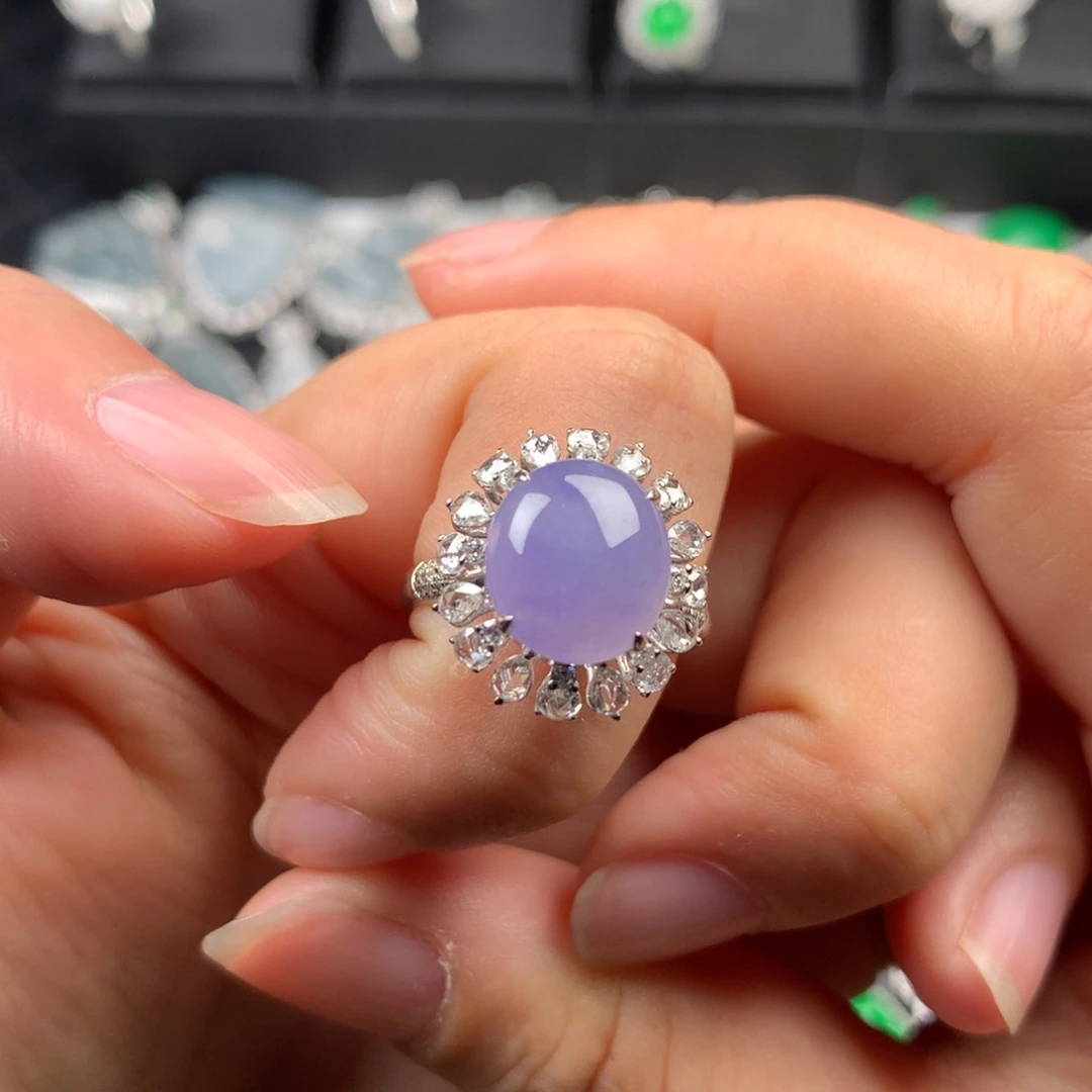 颈饰18K金镶嵌翡翠紫蛋面戒指