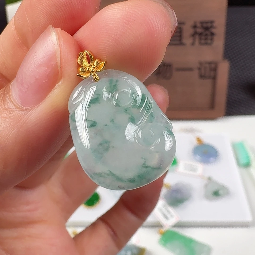 翡翠18K金镶嵌颈饰