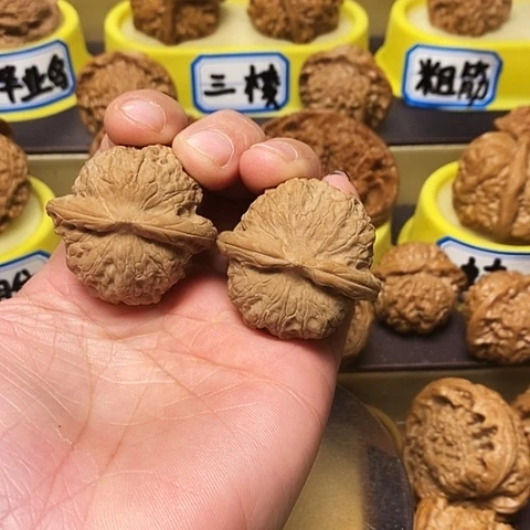 吊坠文玩核桃莫**求血麒麟