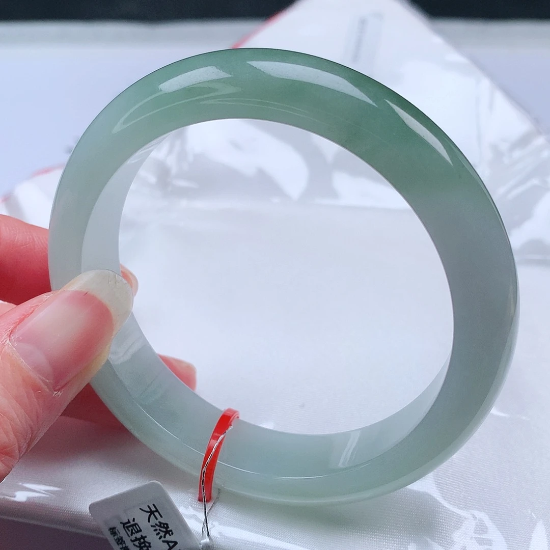 翡翠手镯未镶嵌55圈