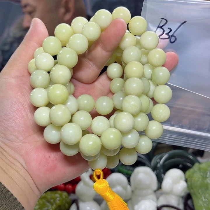 蛇纹石玉颈饰未镶嵌夜*醉