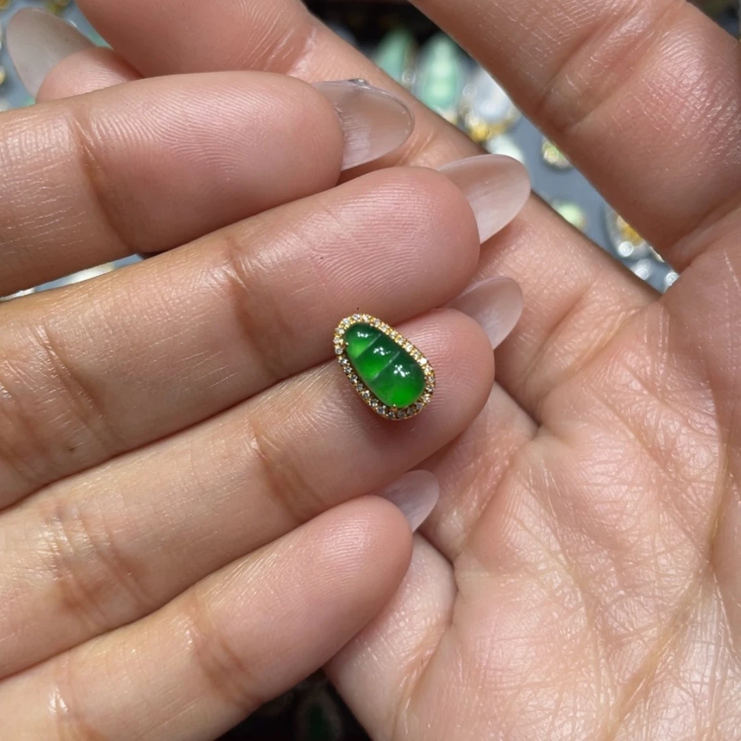 【闪购商品】翡翠吊坠(不含链)18K金镶嵌