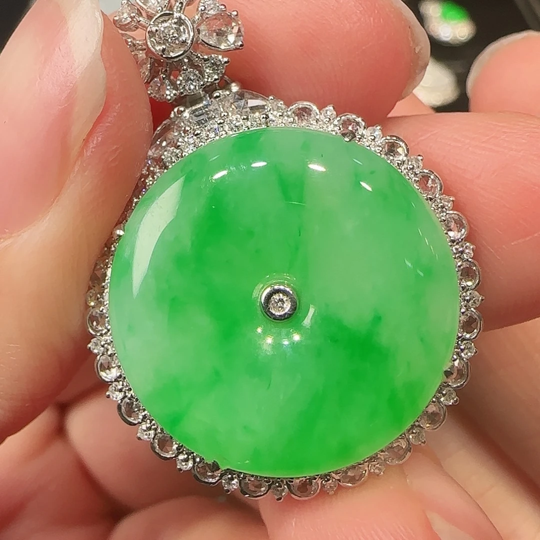 翡翠18K金镶嵌吊坠(赠链)