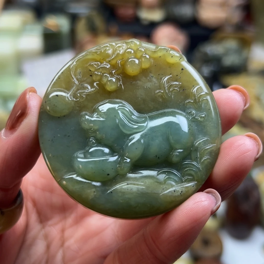 岫玉未镶嵌颈饰花玉福猪