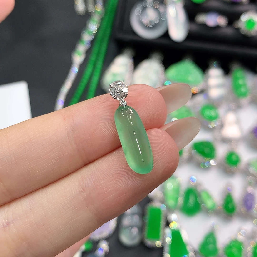 金***比翡翠18K金镶嵌颈饰木那高冰起光甜瓜 48小时鉴赏期