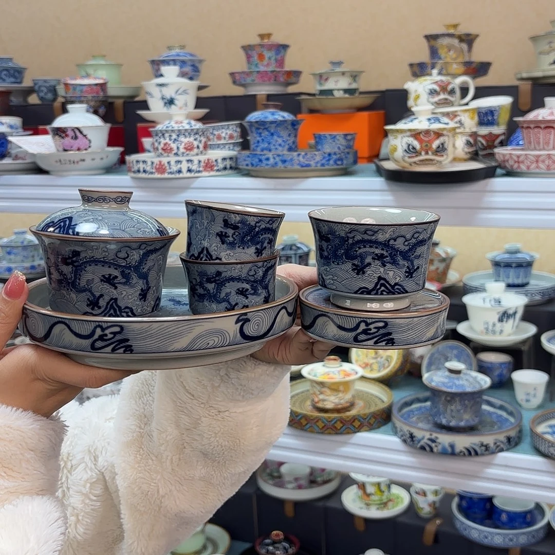 盖碗里的水煮开了