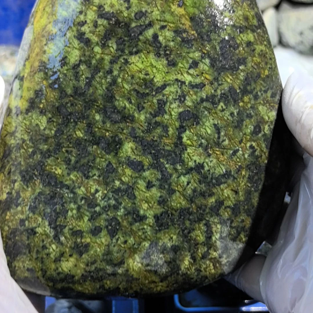 @***歌藏玉药王石原石一个摆件