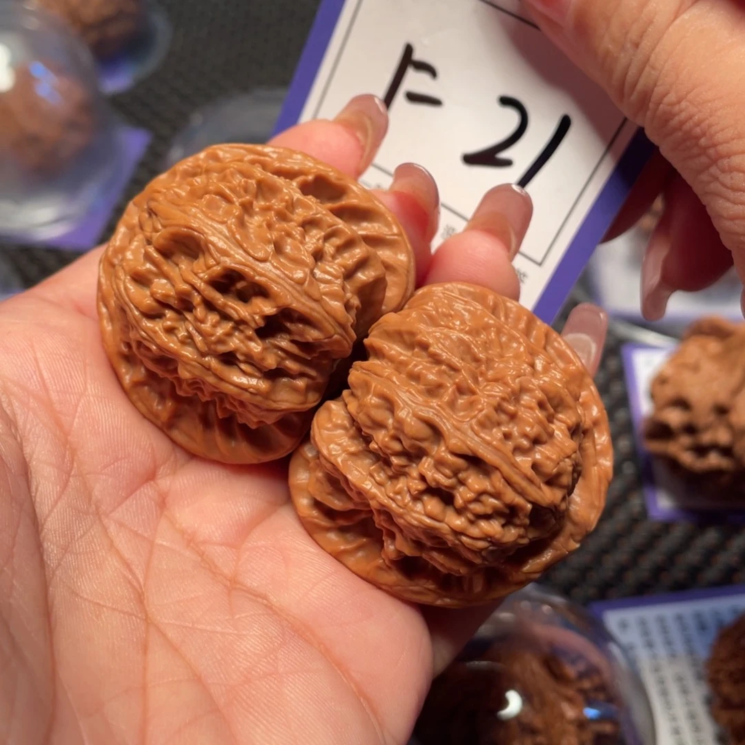 把件桃核21号白狮子40