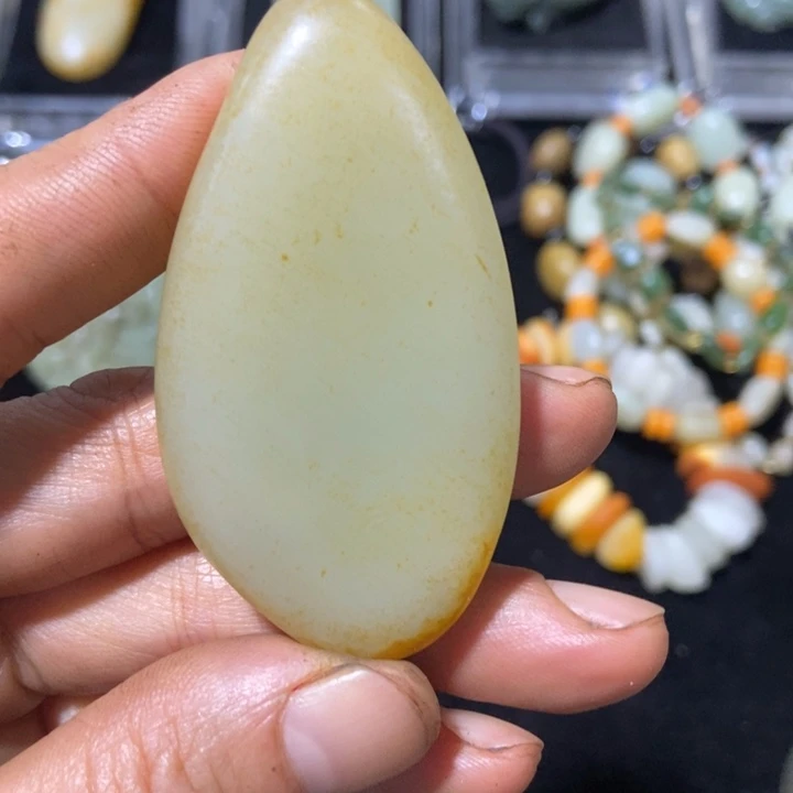 和田玉（糖玉）未镶嵌挂件