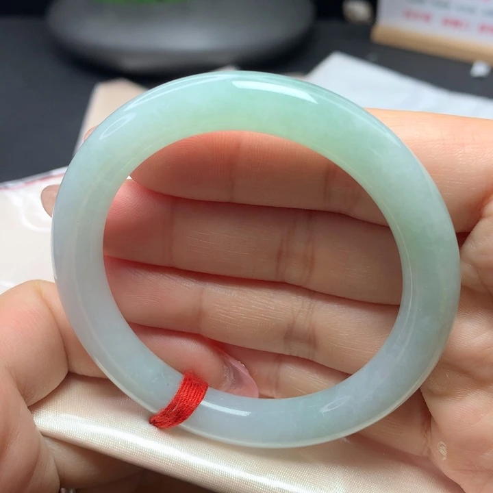 翡翠手镯（圆镯）未镶嵌55555656