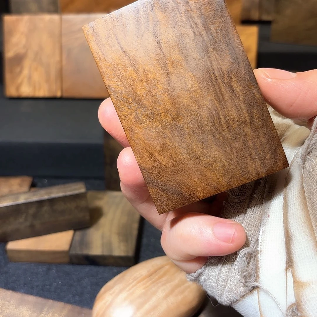 金丝楠晨***y金丝楠木一物一拍