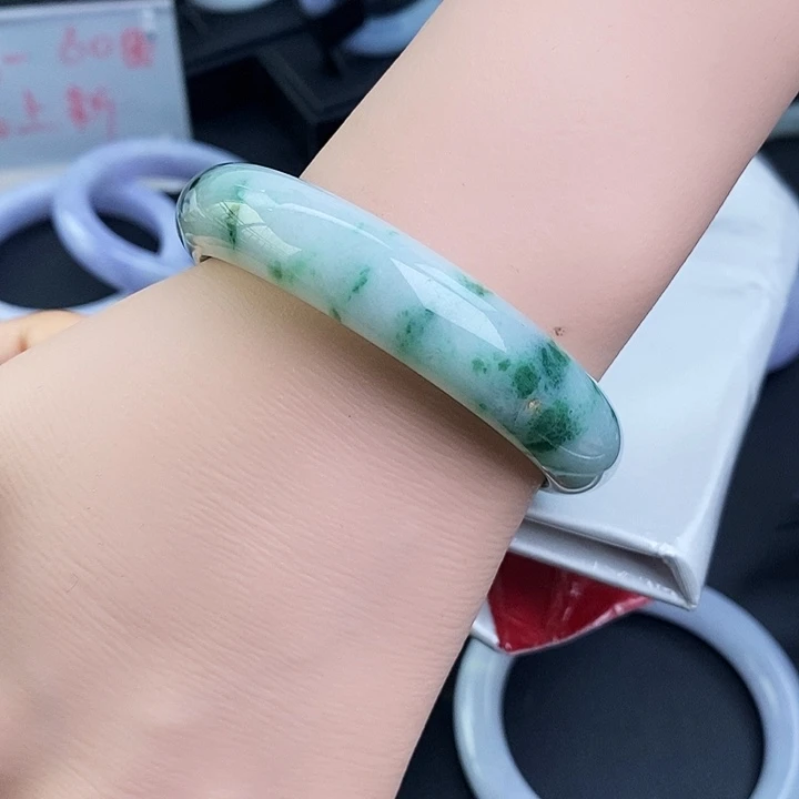 翡翠手镯未镶嵌56满圈飘花手镯