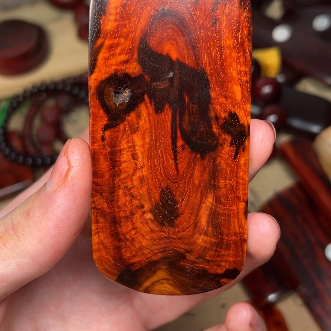 檀香紫檀（小叶紫檀）人*