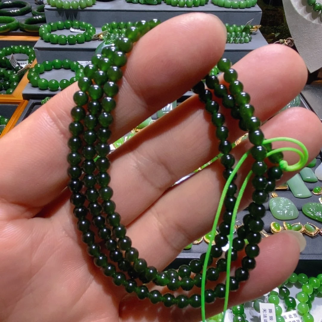 颈饰未镶嵌和田玉（碧玉）