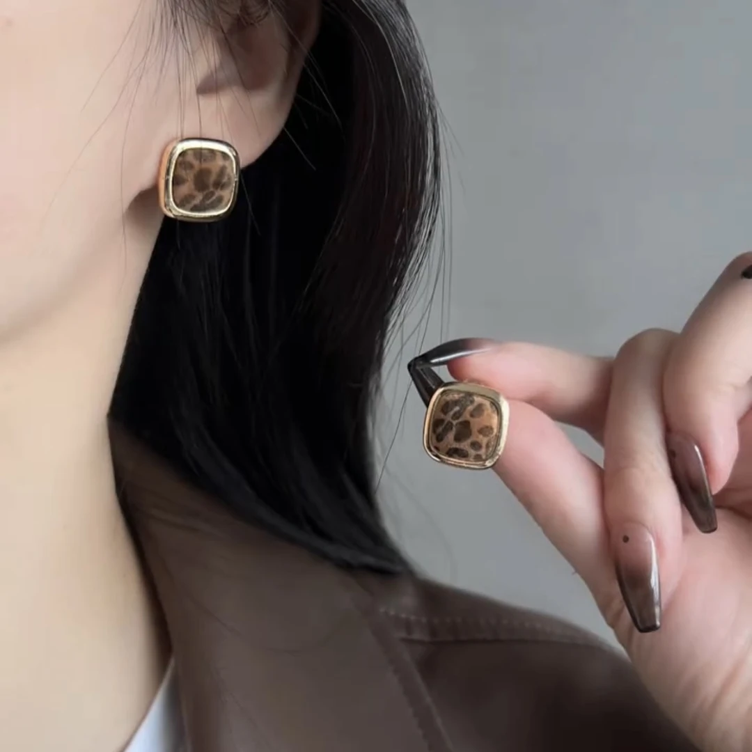 铜合金耳饰 复古豹纹方块耳钉女轻奢小众高级感气质耳环百搭耳饰