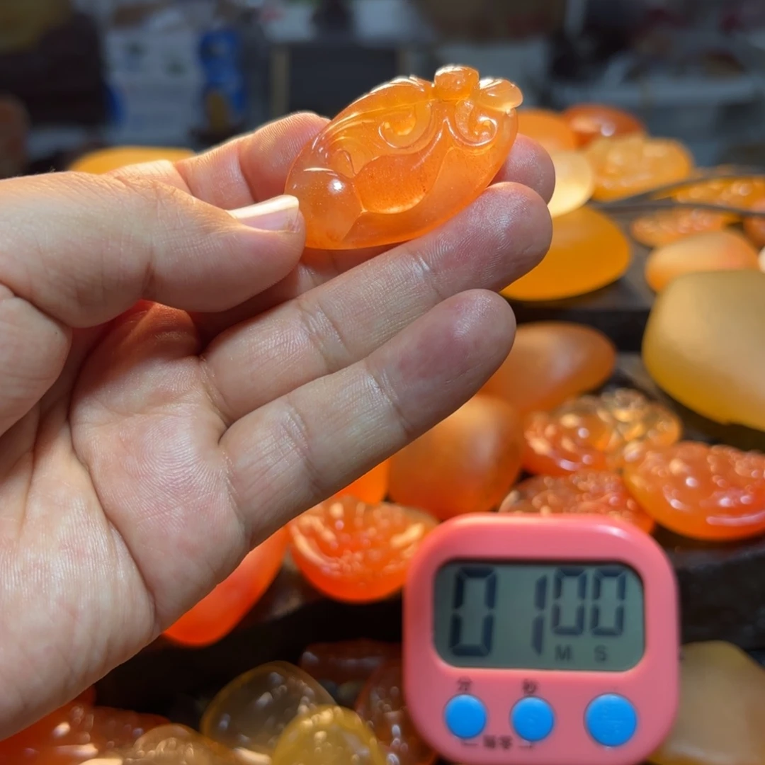 石英质玉挂件未镶嵌牛*