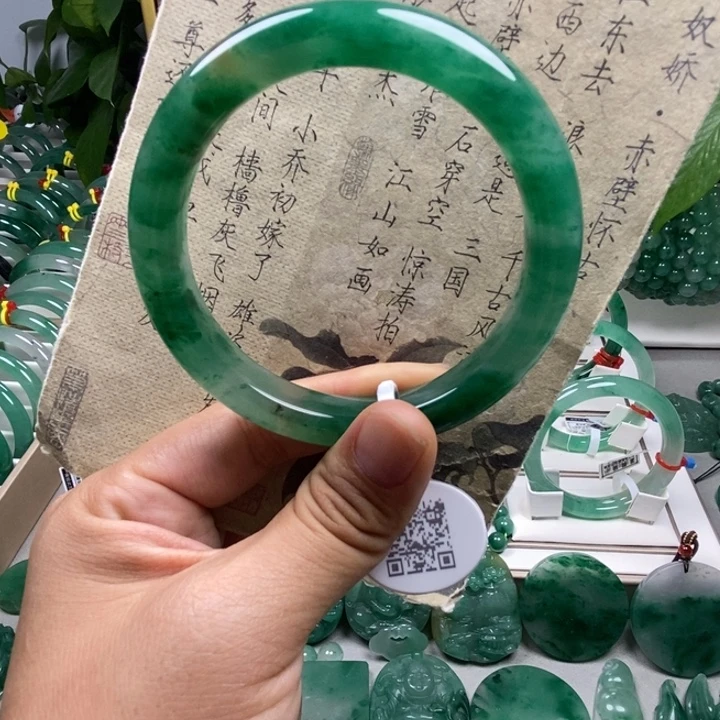 未镶嵌手镯石英质玉