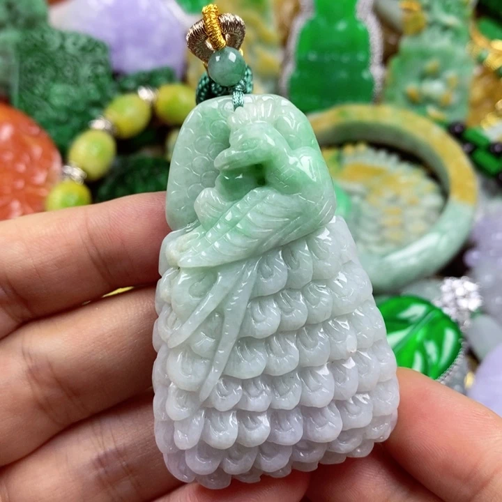 翡翠未镶嵌吊坠(赠链)