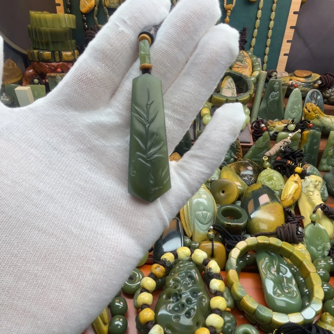岫岩老玉（透闪石质玉）未镶嵌颈饰
