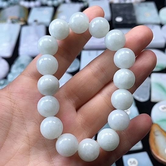 翡翠挂件未镶嵌翡翠