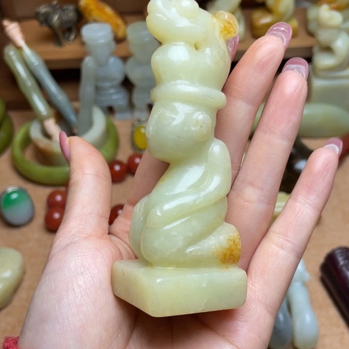 蛇纹石玉未镶嵌颈饰