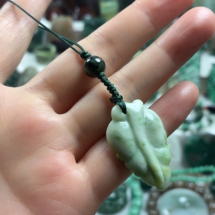 独山玉未镶嵌吊坠