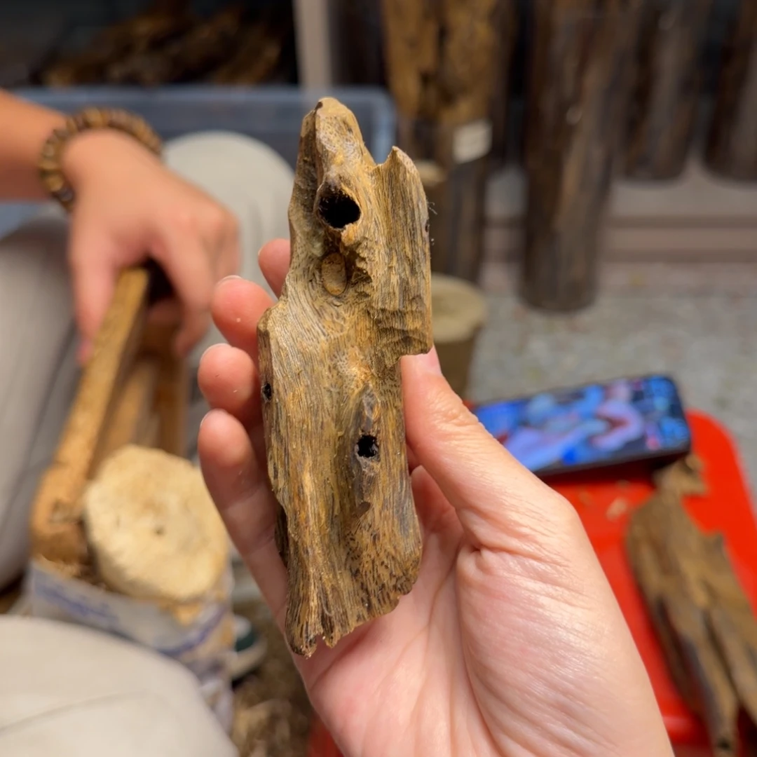 沉香沉香碎屑蓝宝石块料30克