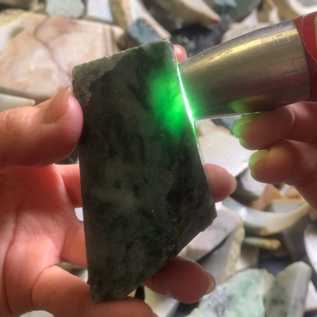 翡翠颈饰未镶嵌缅甸翡翠