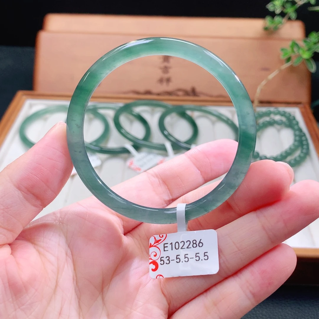 翡翠手镯（圆镯）未镶嵌