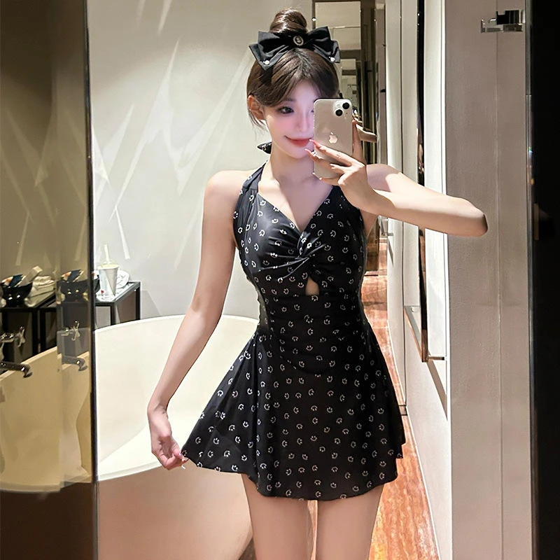 泳衣女性感挂脖露背吊带笑脸印保守连体裙式聚拢显瘦少女温泉泳装