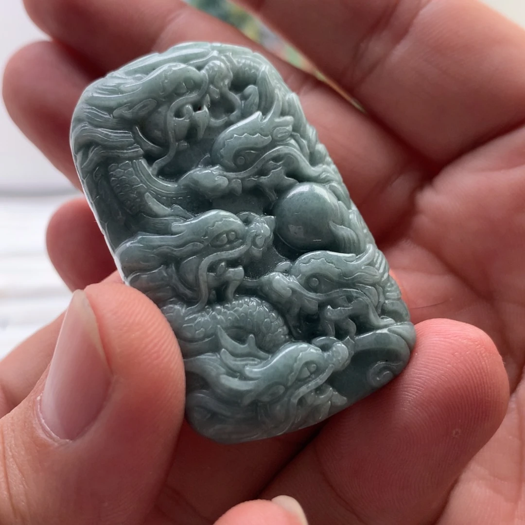 颈饰未镶嵌翡翠龙牌