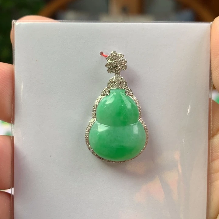 翡翠18K金镶嵌颈饰翡翠翡翠吊坠