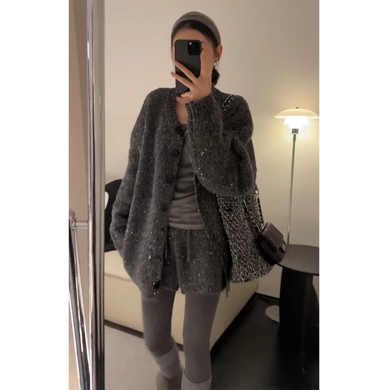巨好看的韩系早秋氛围感穿搭一整套灰色毛衣开衫针织短裤三件套装