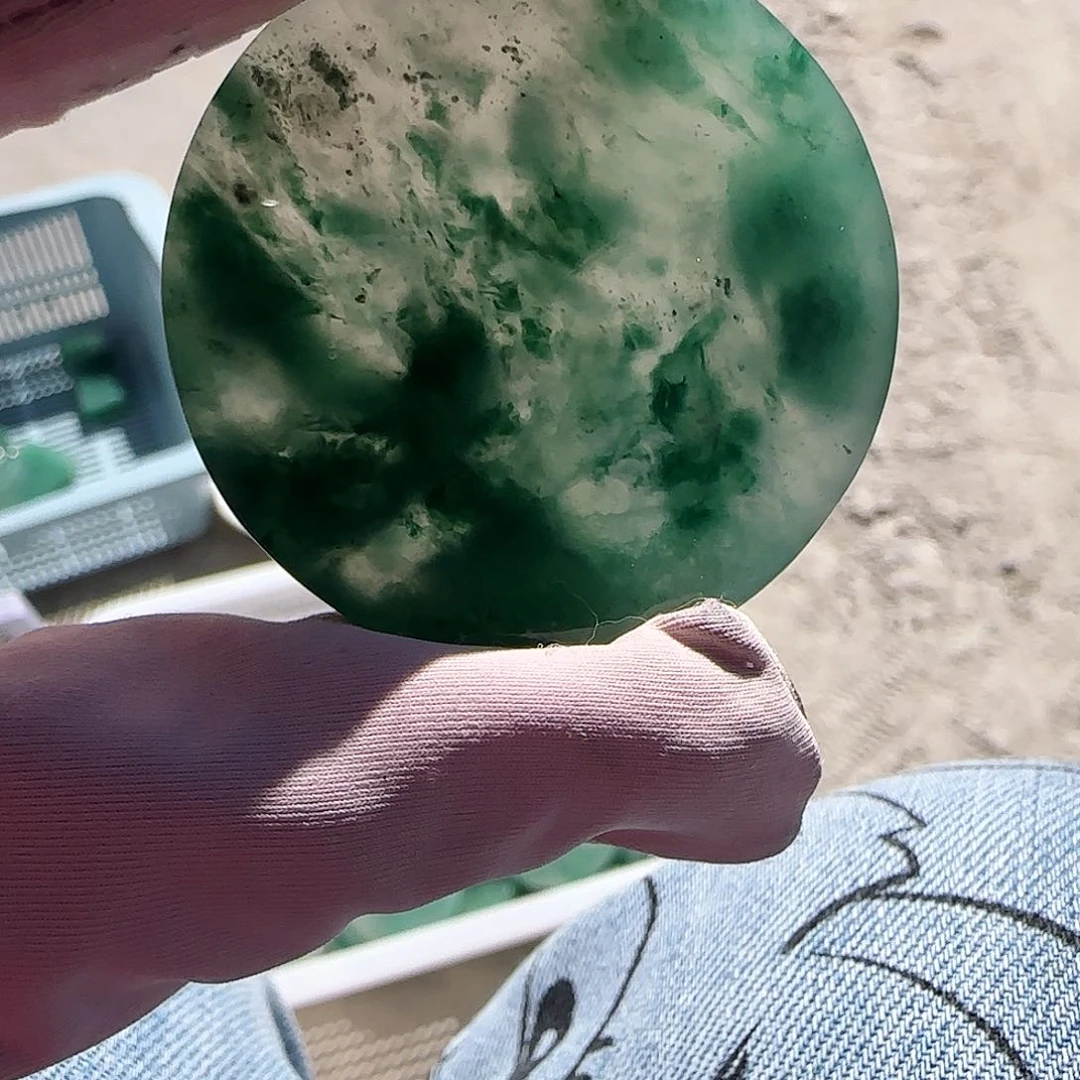 石英质玉颈饰未镶嵌不****.