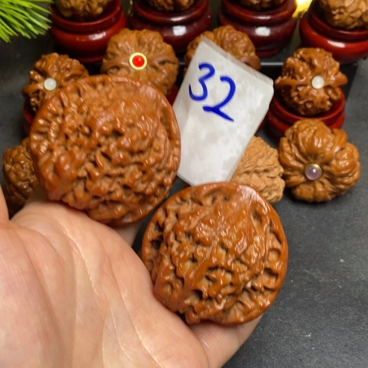 文玩核桃把件向*冲46官帽32