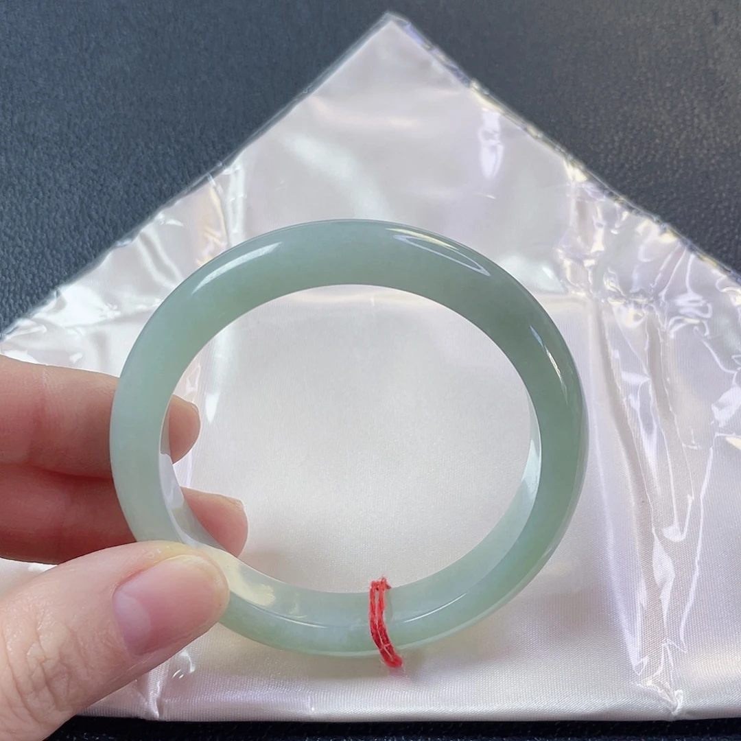 翡翠未镶嵌手镯圈口57.8宽12厚8.6