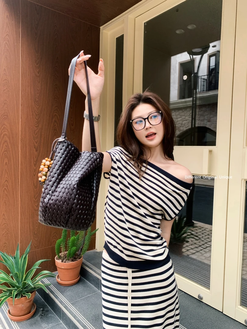 DOU×【线迹艺术】夏季新款韩版赫本高级感度假条纹背心+半身裙套装