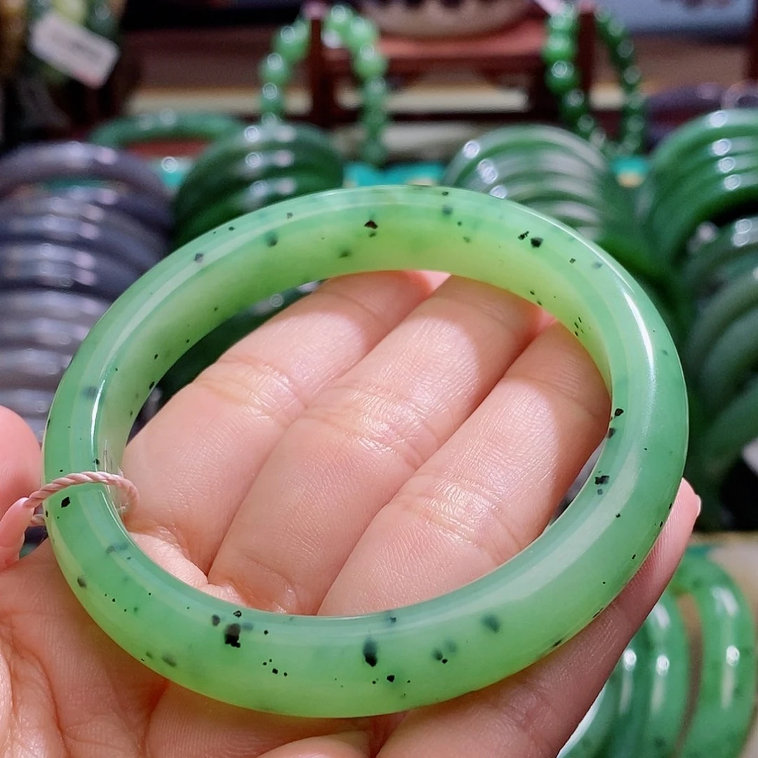 和田玉未镶嵌颈饰56.5毕业级乌兰海苹果绿手镯