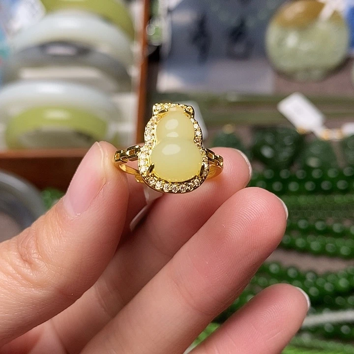 和田玉未镶嵌戒指