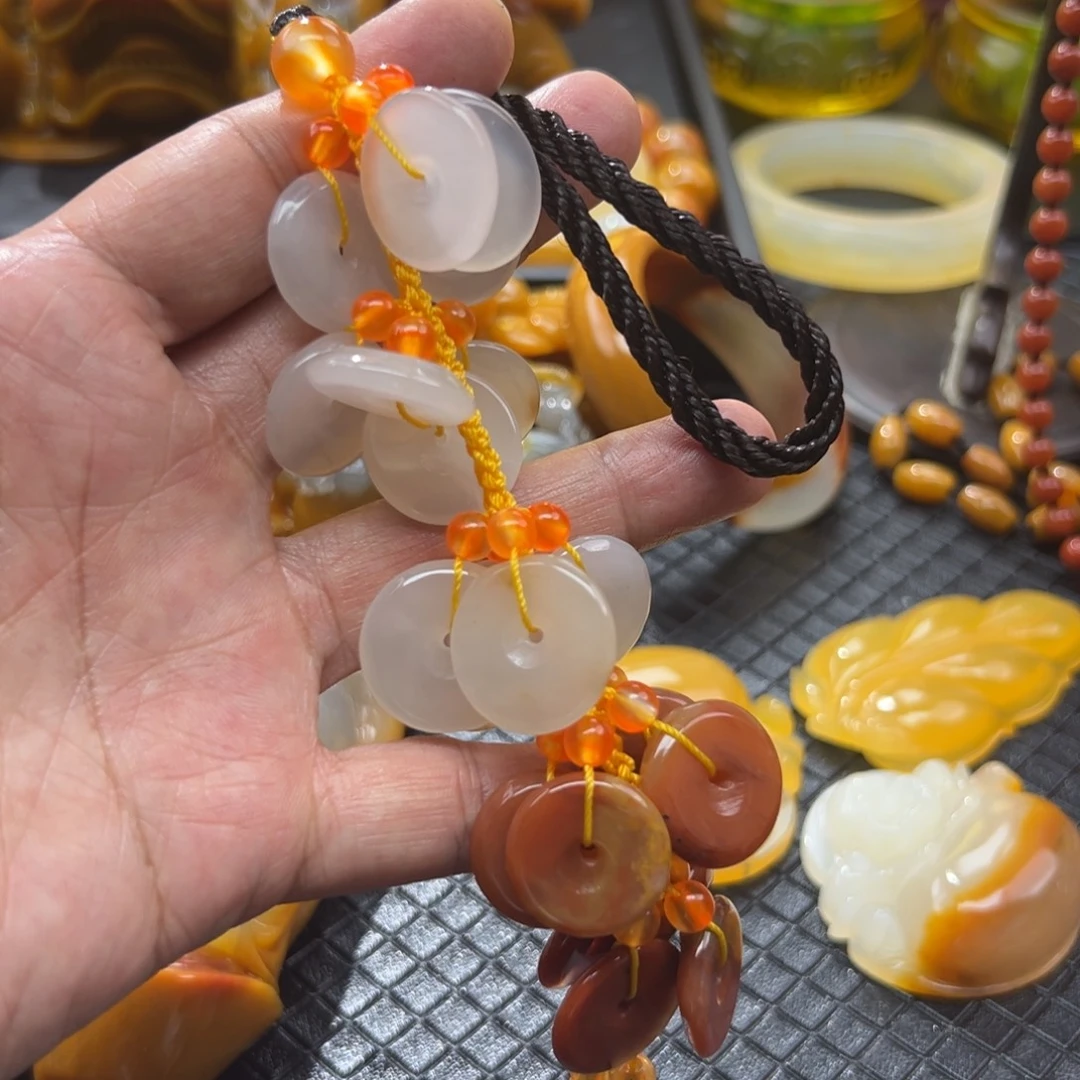 颈饰未镶嵌石英质玉