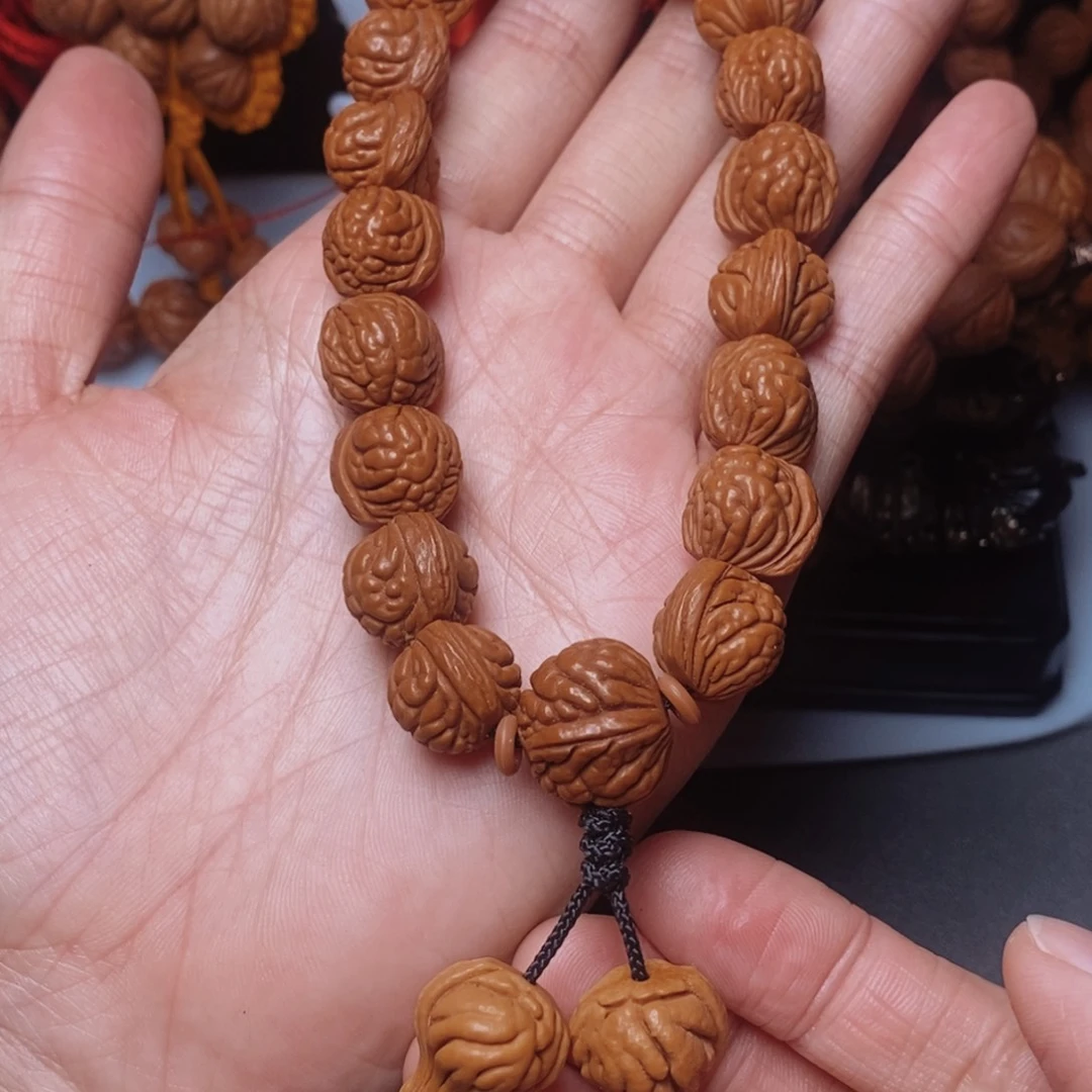 桃核吊坠桃枭手持1