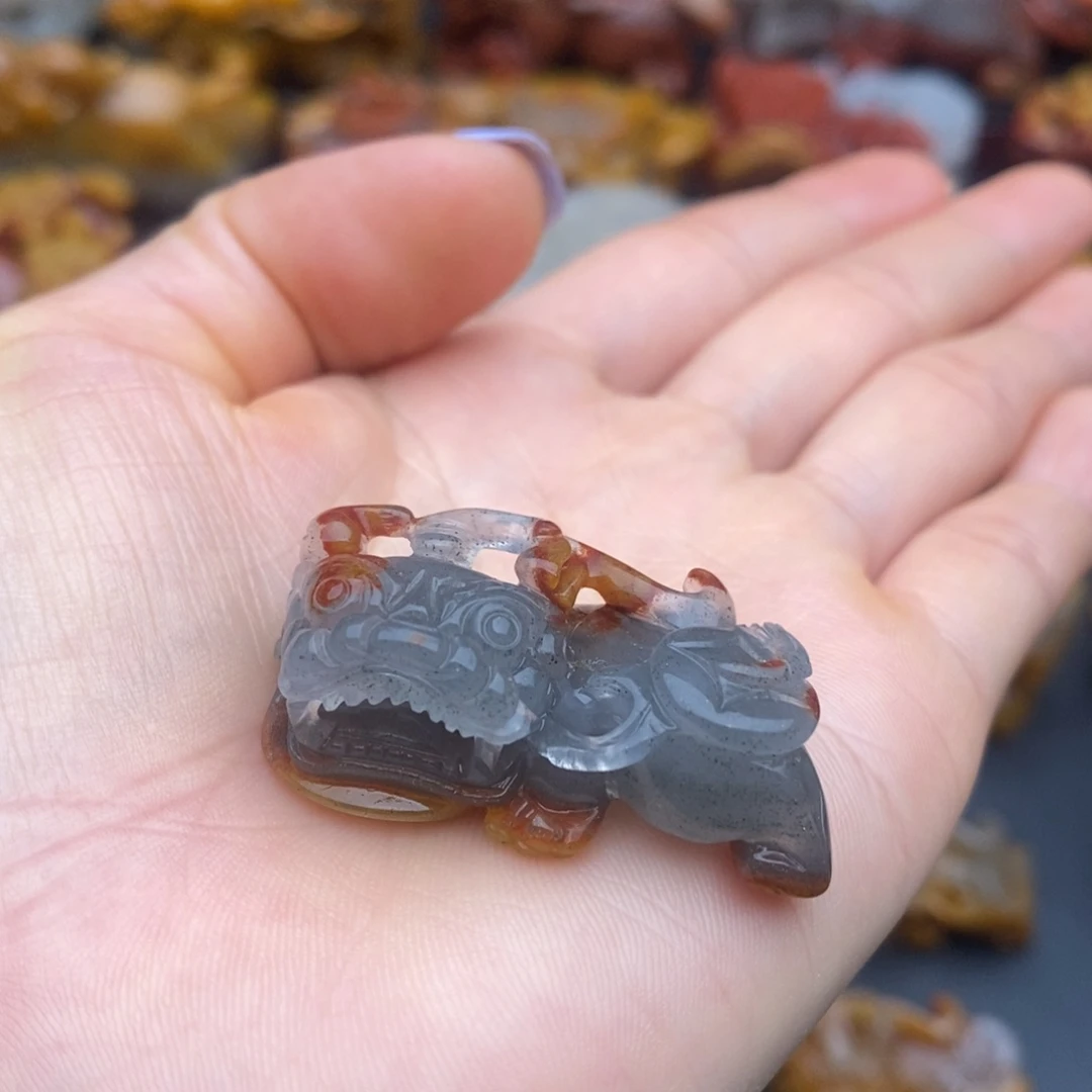 九***州未镶嵌石英质玉（黄龙玉）颈饰