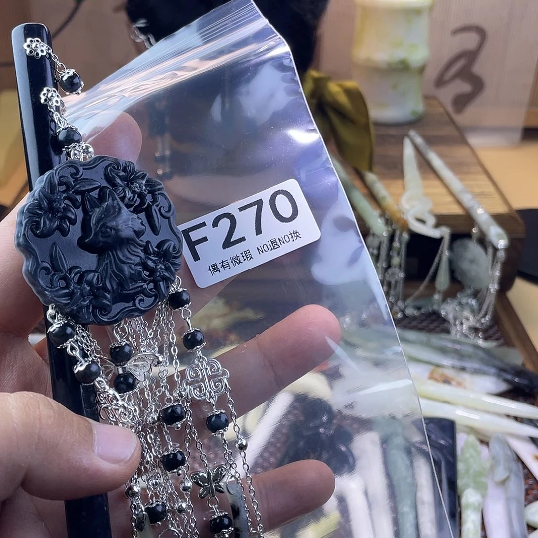 蛇纹石玉发饰未镶嵌；*