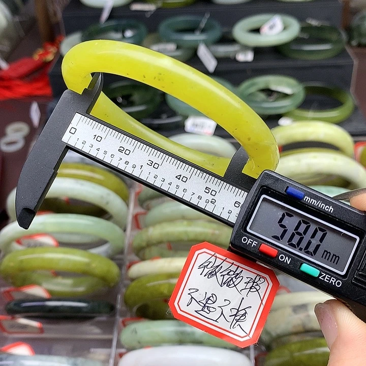 蛇纹石玉手镯未镶嵌328