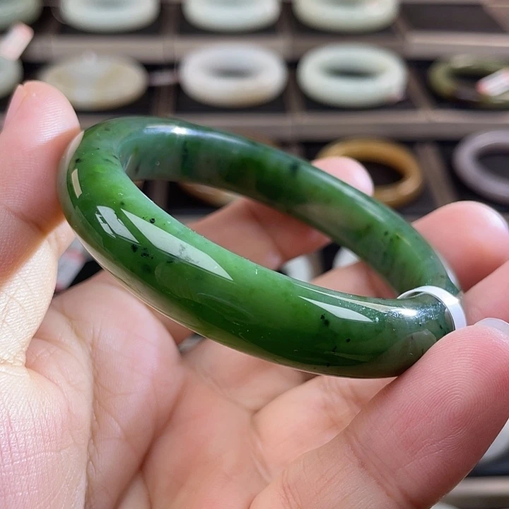 和田玉（碧玉）未镶嵌手镯