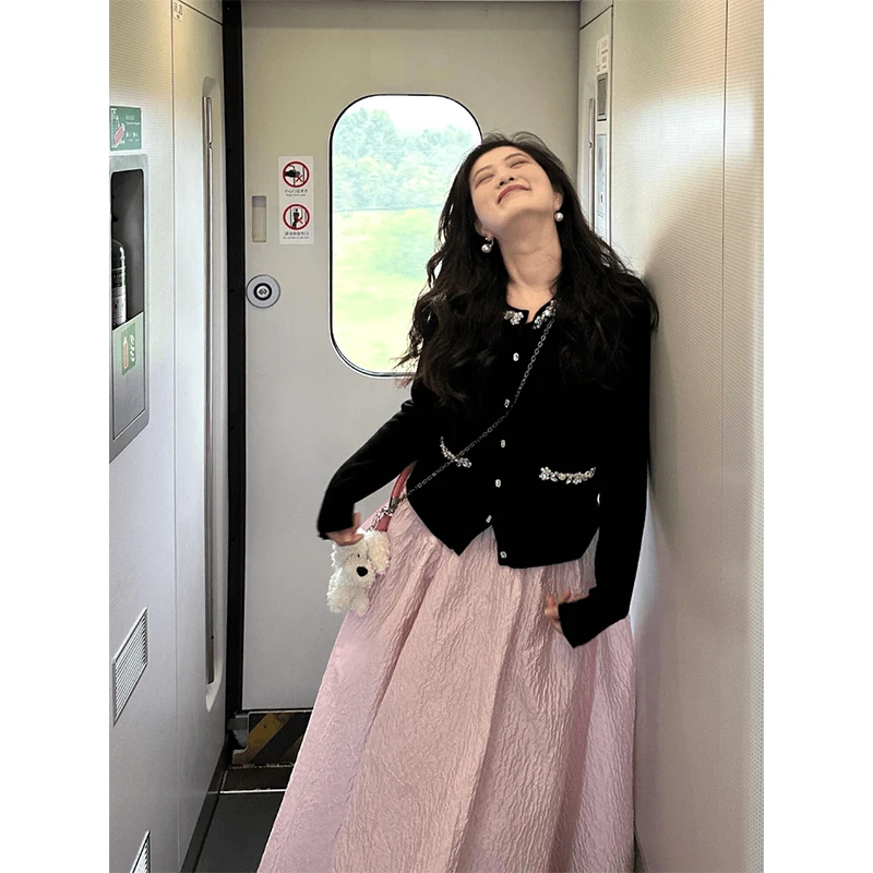 2025早秋独特好看小众女款高级感小香风千金感针织开衫上衣半身裙