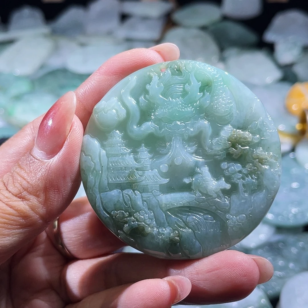 翡翠未镶嵌颈饰山水